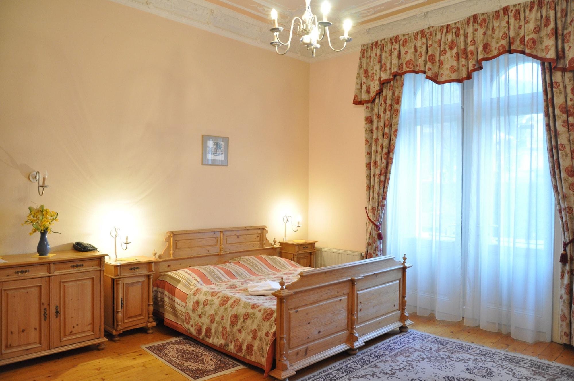 Heluan Hotel Karlovy Vary Exterior photo